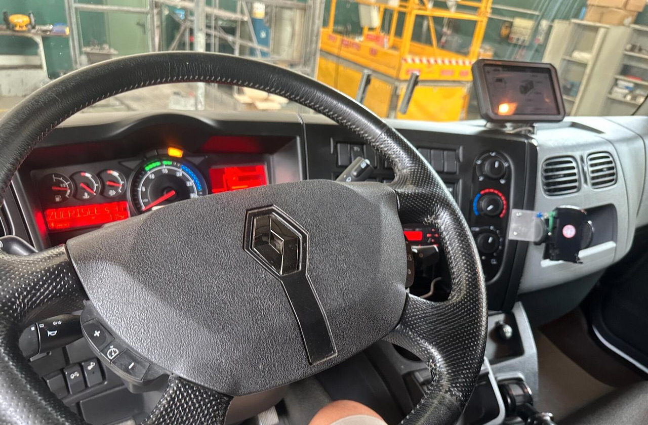 RENAULT MIDLIM D13.250 AUTOTELAIO CABINA LETTO EUR - 캡 새시 트럭 : 사진 4 RENAULT MIDLIM D13.250 AUTOTELAIO CABINA LETTO EUR - 캡 새시 트럭 : 사진 4