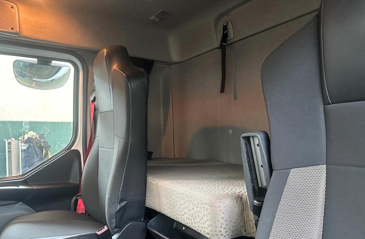 RENAULT MIDLIM D13.250 AUTOTELAIO CABINA LETTO EUR - 캡 새시 트럭 : 사진 5 RENAULT MIDLIM D13.250 AUTOTELAIO CABINA LETTO EUR - 캡 새시 트럭 : 사진 5