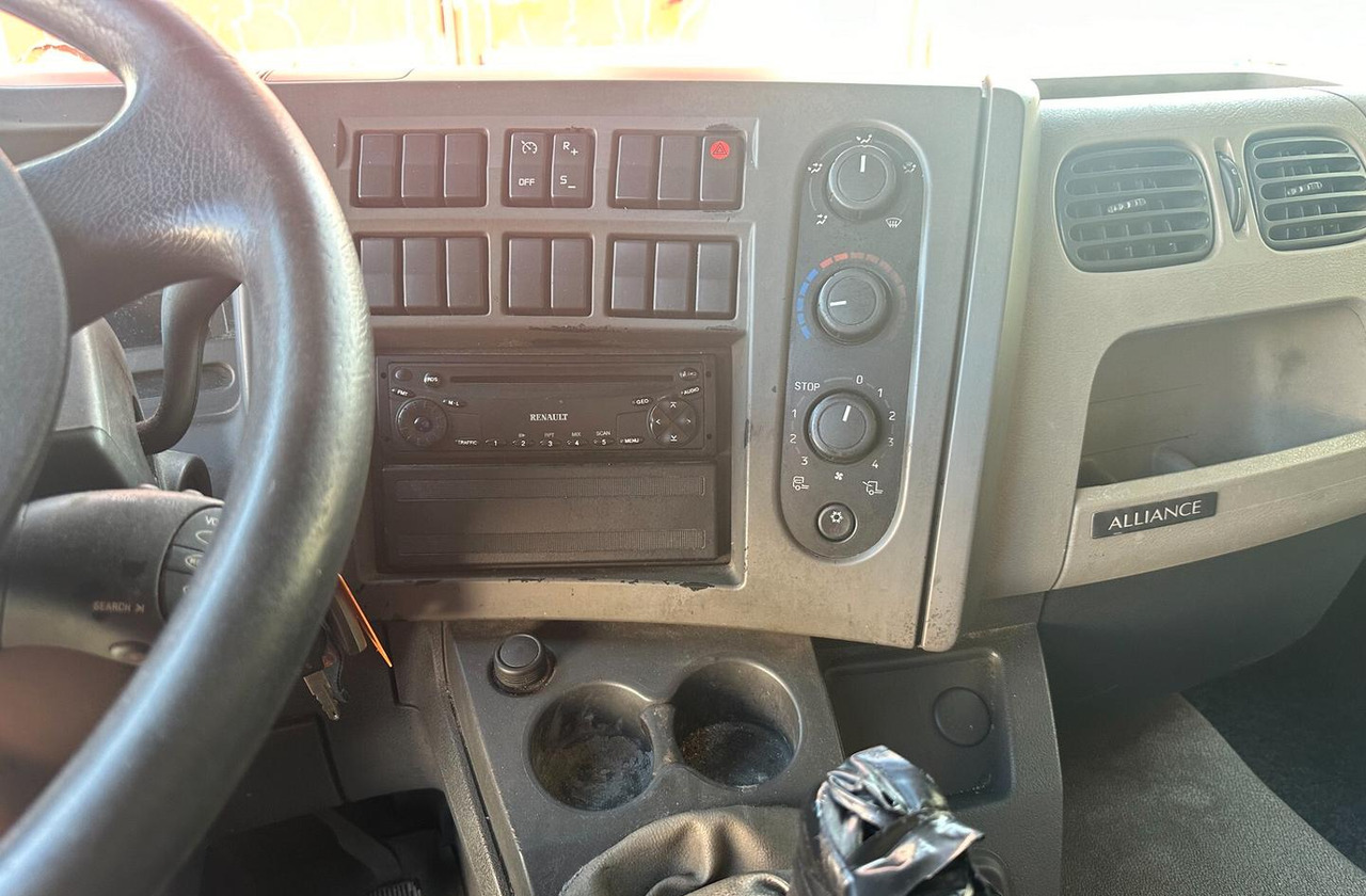 Renault MIDLUM 215.10 - 커튼사이더 트럭 : 사진 5 Renault MIDLUM 215.10 - 커튼사이더 트럭 : 사진 5
