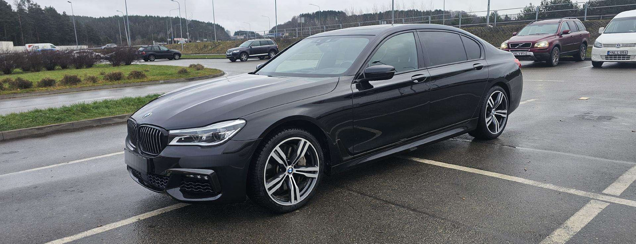 BMW 750 - 세단 : 사진 1 BMW 750 - 세단 : 사진 1