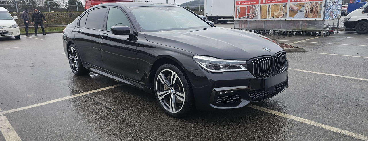 BMW 750 - 세단 : 사진 3 BMW 750 - 세단 : 사진 3