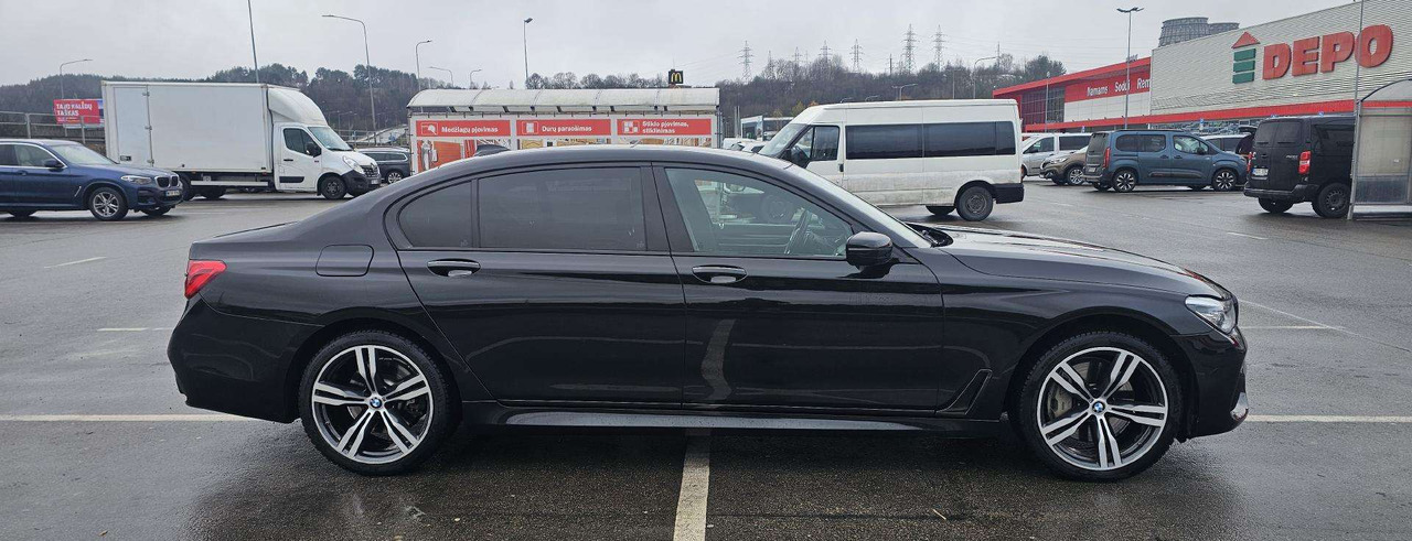 BMW 750 - 세단 : 사진 4 BMW 750 - 세단 : 사진 4