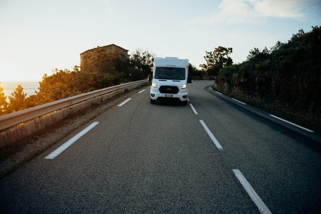 ETRUSCO Etrusco V 6.8 SCF - 캠핑카 : 사진 4 ETRUSCO Etrusco V 6.8 SCF - 캠핑카 : 사진 4