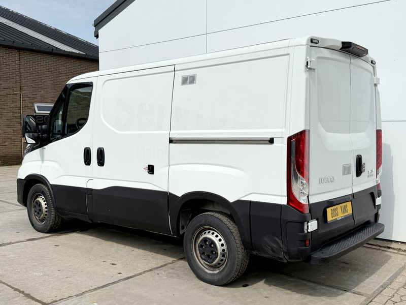 Iveco Daily 35S16 2.3 Automaat L1H1 Dubbele Schuif Airco Cruise Control Navigatie Camera LED - 패널 밴 : 사진 3 Iveco Daily 35S16 2.3 Automaat L1H1 Dubbele Schuif Airco Cruise Control Navigatie Camera LED - 패널 밴 : 사진 3