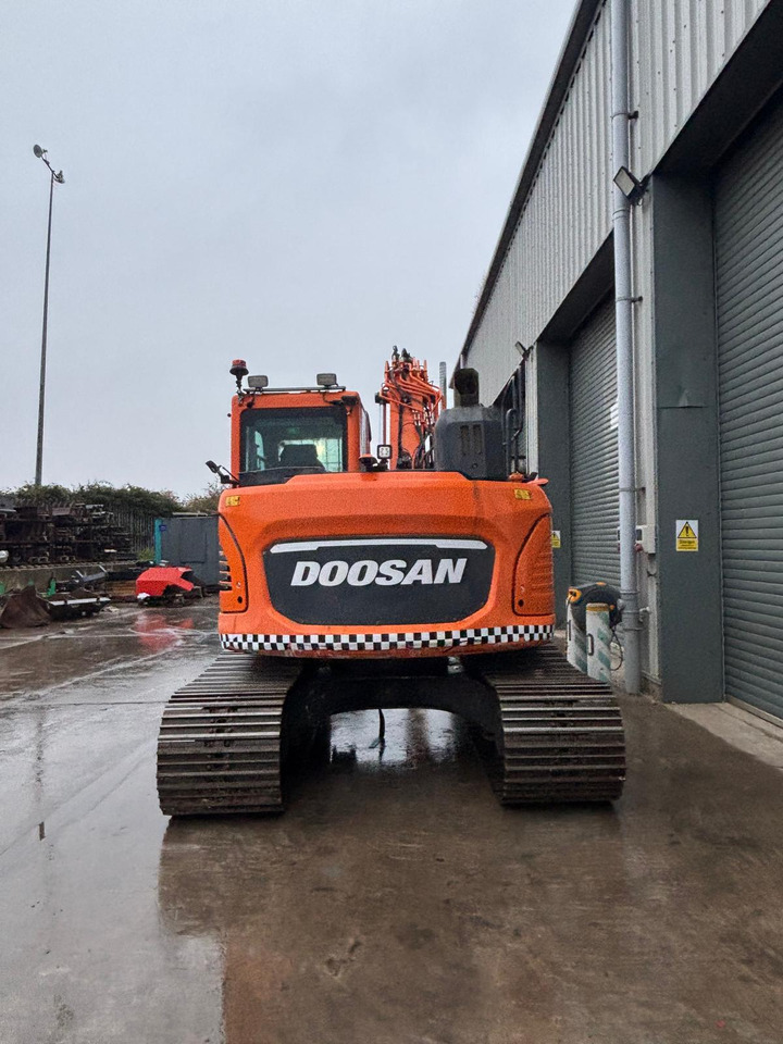 Doosan DX140LCR - 크롤러 굴삭기 : 사진 4 Doosan DX140LCR - 크롤러 굴삭기 : 사진 4
