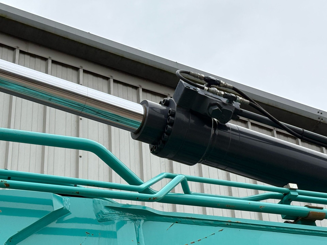크롤러 굴삭기 Kobelco SK300LC-10E : 사진 11