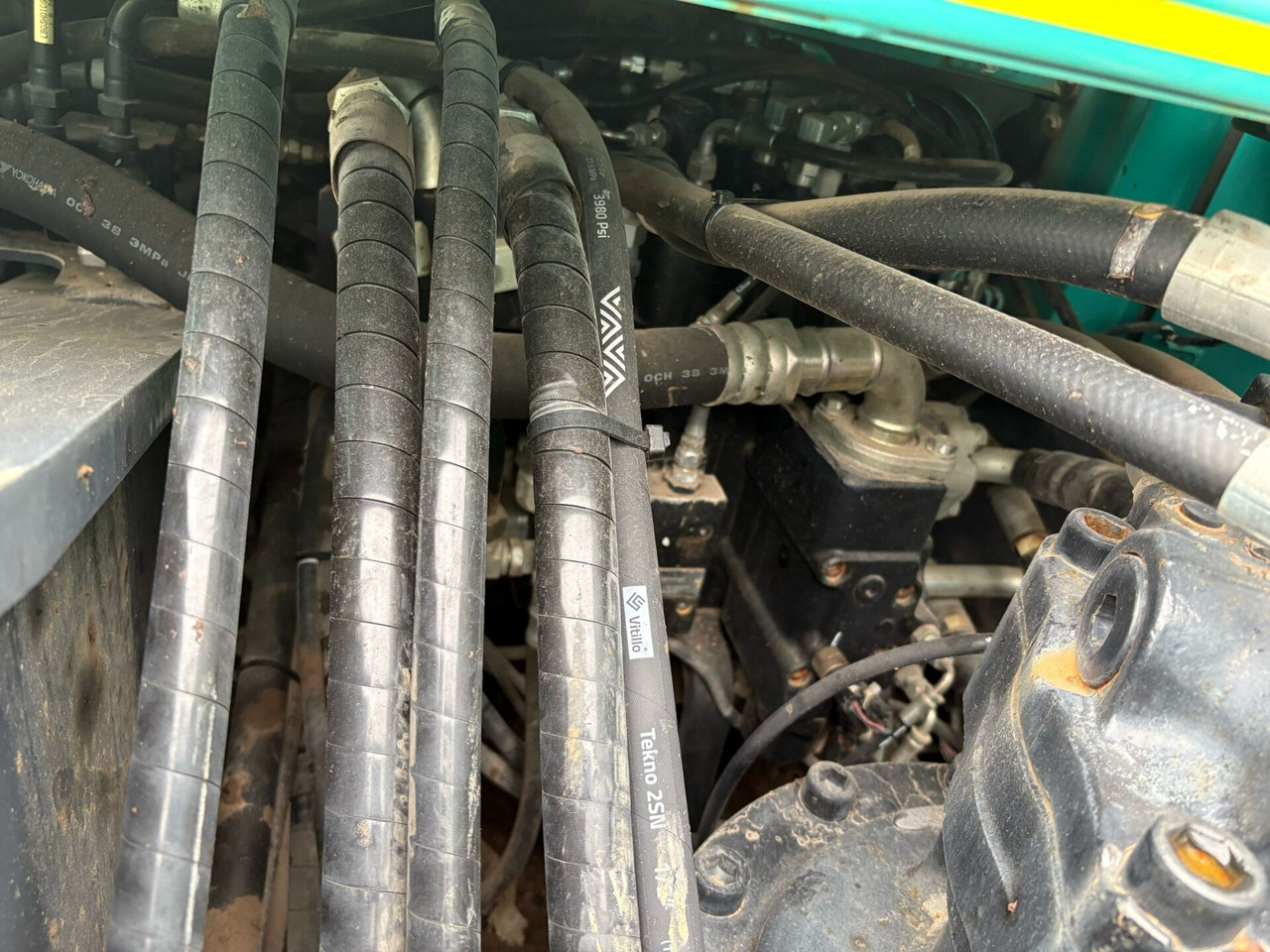 크롤러 굴삭기 Kobelco SK300LC-10E : 사진 12