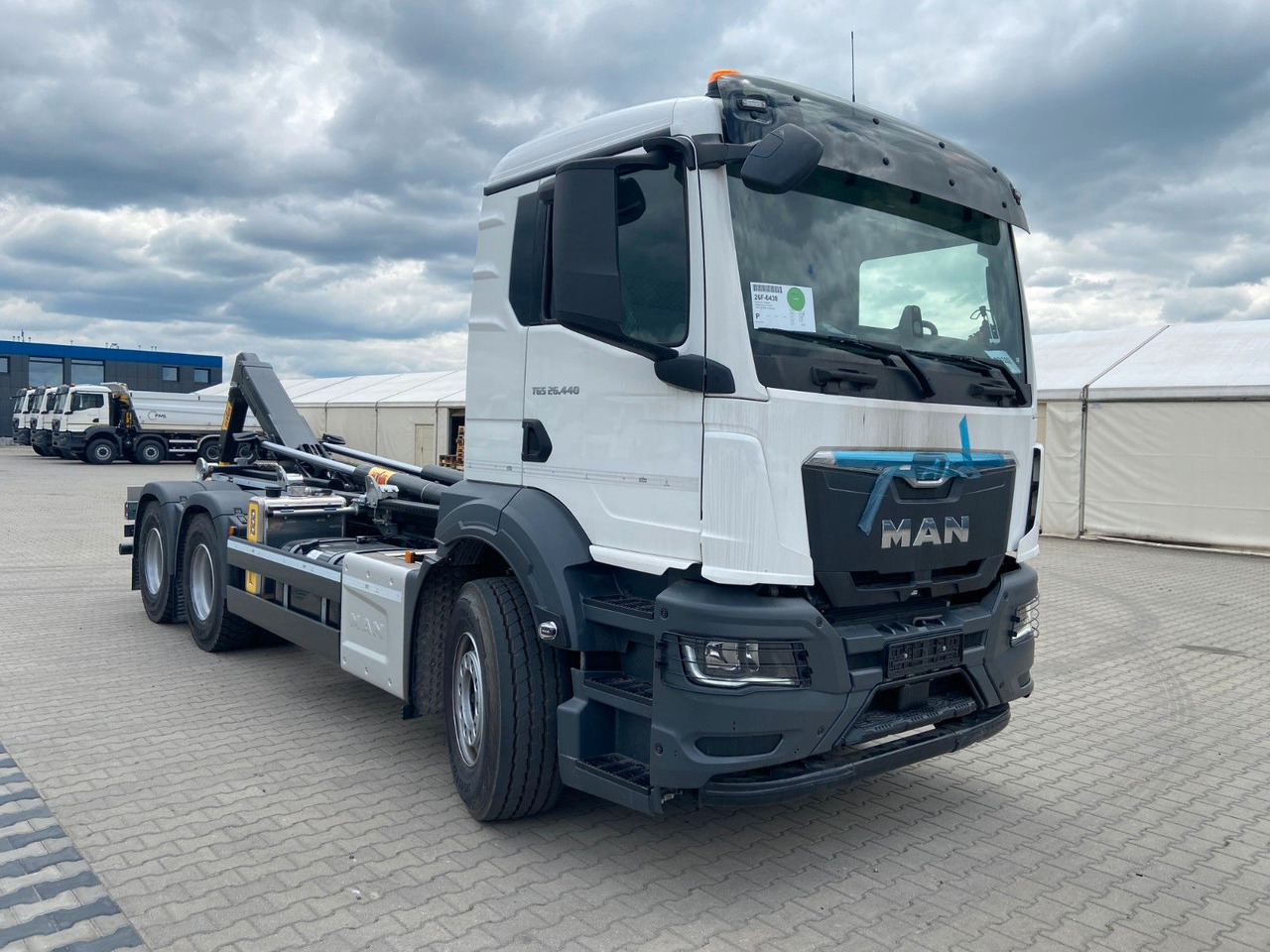 MAN TGS 26.440 6x4 Abrollkipper HYVA 20-60-S - 후크 리프트 트럭 : 사진 1 MAN TGS 26.440 6x4 Abrollkipper HYVA 20-60-S - 후크 리프트 트럭 : 사진 1