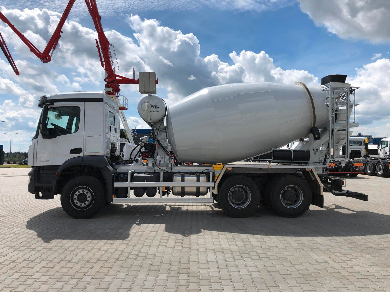 Mercedes-Benz AROCS 2640 FML 8M3 - 콘크리트 믹서 트럭 : 사진 3 Mercedes-Benz AROCS 2640 FML 8M3 - 콘크리트 믹서 트럭 : 사진 3