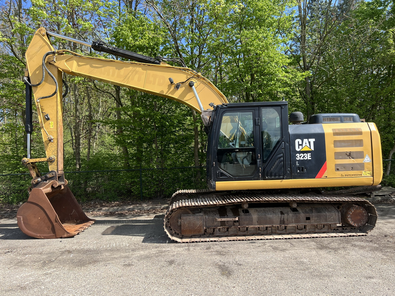 CATERPILLAR 323E - 크롤러 굴삭기 : 사진 2 CATERPILLAR 323E - 크롤러 굴삭기 : 사진 2