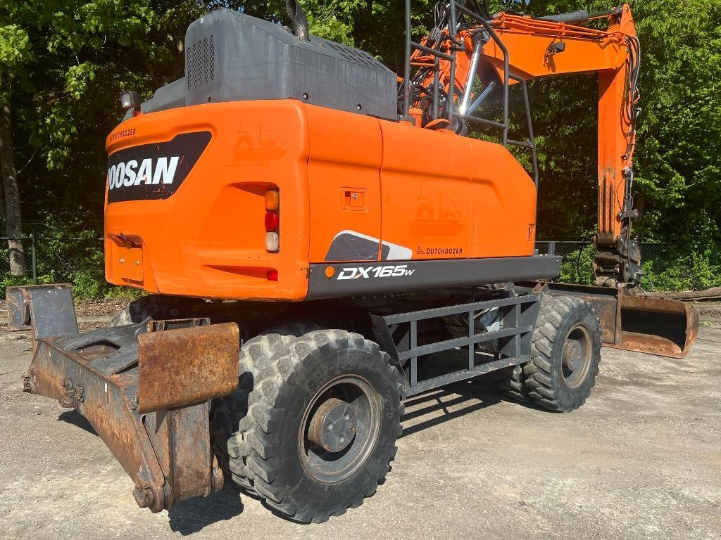 Doosan DX 165 W-5 - 휠 굴삭기 : 사진 4 Doosan DX 165 W-5 - 휠 굴삭기 : 사진 4