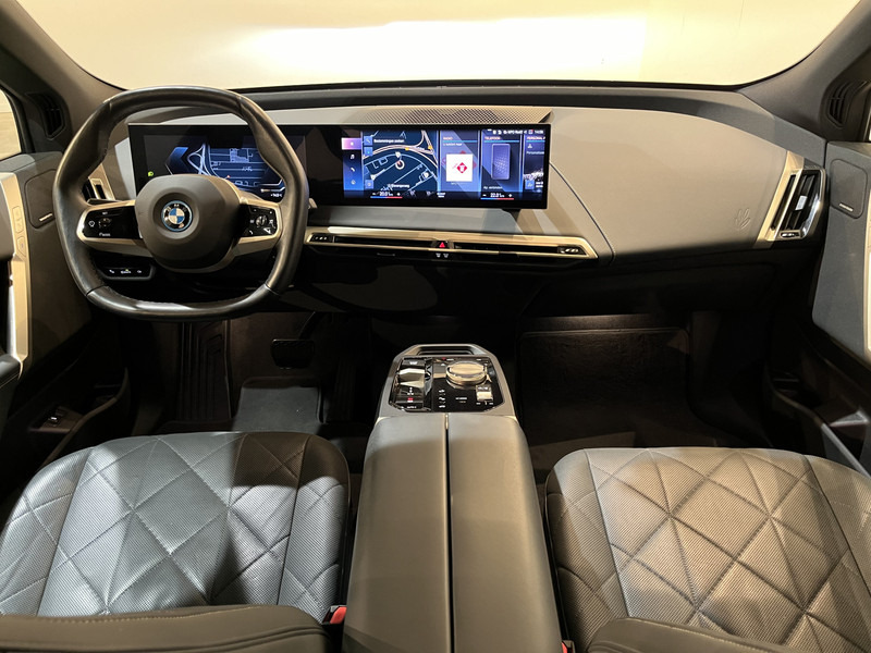 BMW iX xDrive40 High Executive 77 kWh / Luchtvering / Pano / Harman Kardon / Trekhaak / Sportpakket / 27.750 KM !! - SUV : 사진 2 BMW iX xDrive40 High Executive 77 kWh / Luchtvering / Pano / Harman Kardon / Trekhaak / Sportpakket / 27.750 KM !! - SUV : 사진 2