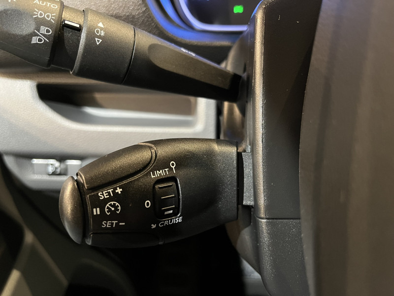 리스 Opel Vivaro-e L2 75 kWh Servicebus / Sortimo Inrichting / 100% elektrisch !! / Airco / Cruise Control / CarPlay / Camera / Navigatie / 3-Zits / 3.800 KM !! Opel Vivaro-e L2 75 kWh Servicebus / Sortimo Inrichting / 100% elektrisch !! / Airco / Cruise Control / CarPlay / Camera / Navigatie / 3-Zits / 3.800 KM !! : 사진 12