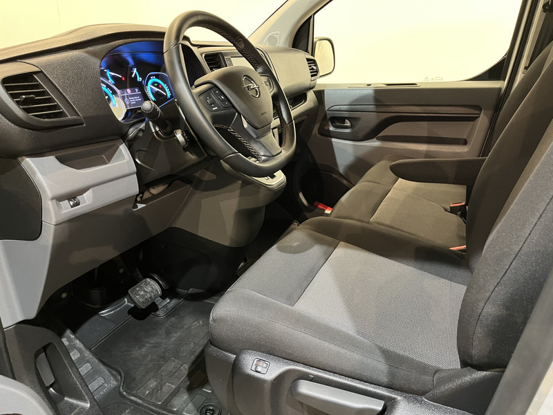 리스 Opel Vivaro-e L2 75 kWh Servicebus / Sortimo Inrichting / 100% elektrisch !! / Airco / Cruise Control / CarPlay / Camera / Navigatie / 3-Zits / 3.800 KM !! Opel Vivaro-e L2 75 kWh Servicebus / Sortimo Inrichting / 100% elektrisch !! / Airco / Cruise Control / CarPlay / Camera / Navigatie / 3-Zits / 3.800 KM !! : 사진 6