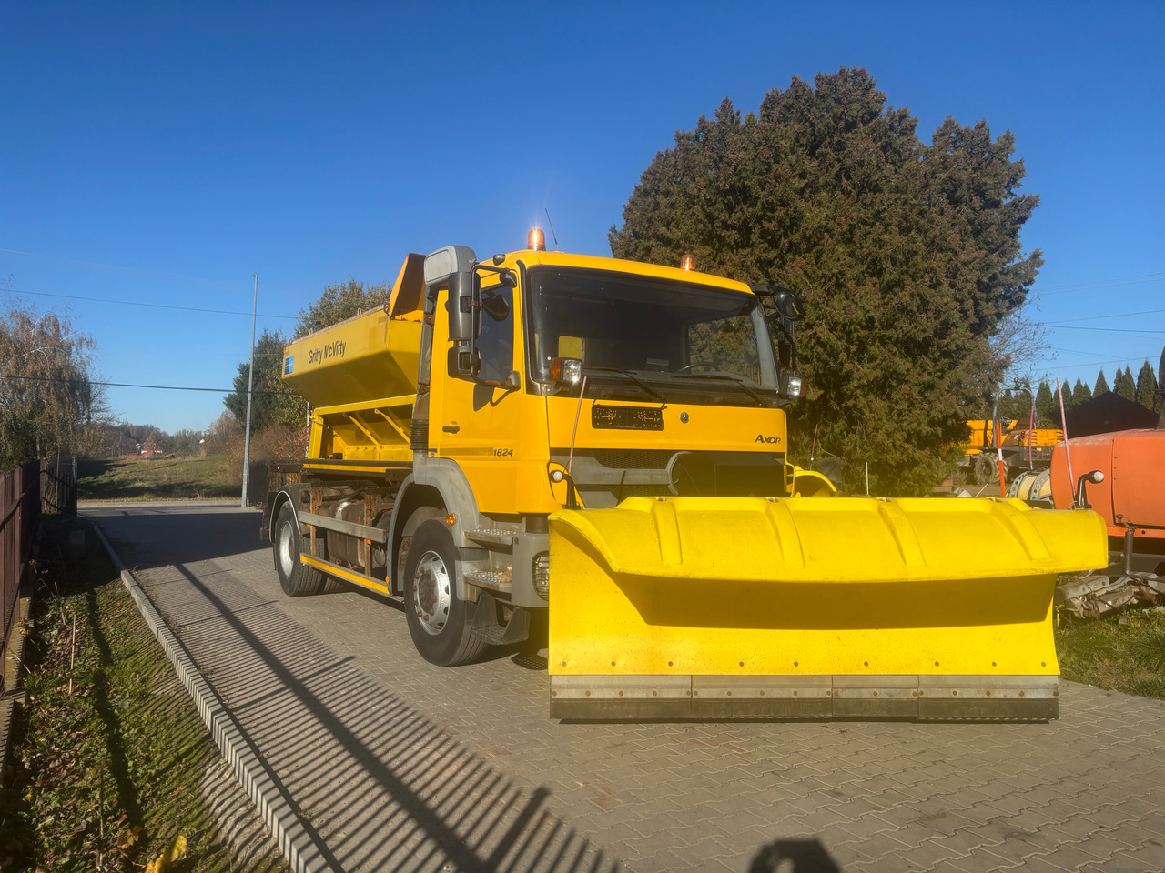 Mercedes AXOR 1824 4x2 Spreader/Gritter/Plough - 제설차량 : 사진 2 Mercedes AXOR 1824 4x2 Spreader/Gritter/Plough - 제설차량 : 사진 2