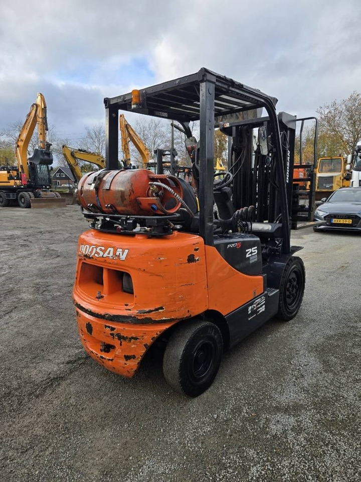 Doosan G 25 E-5 - LPG 지게차 : 사진 4 Doosan G 25 E-5 - LPG 지게차 : 사진 4