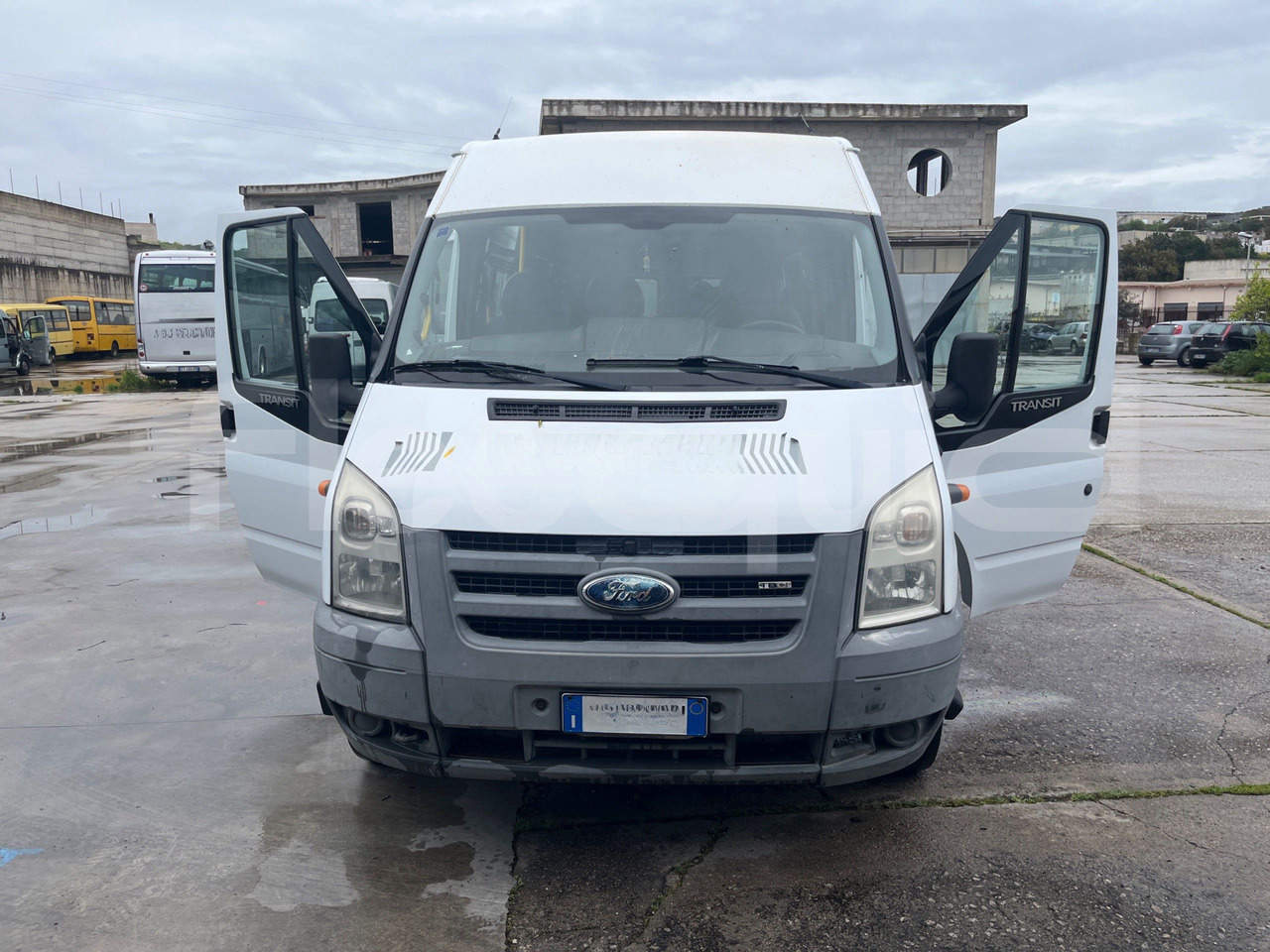 Ford Transit - 소형 버스, 승합차 : 사진 2 Ford Transit - 소형 버스, 승합차 : 사진 2