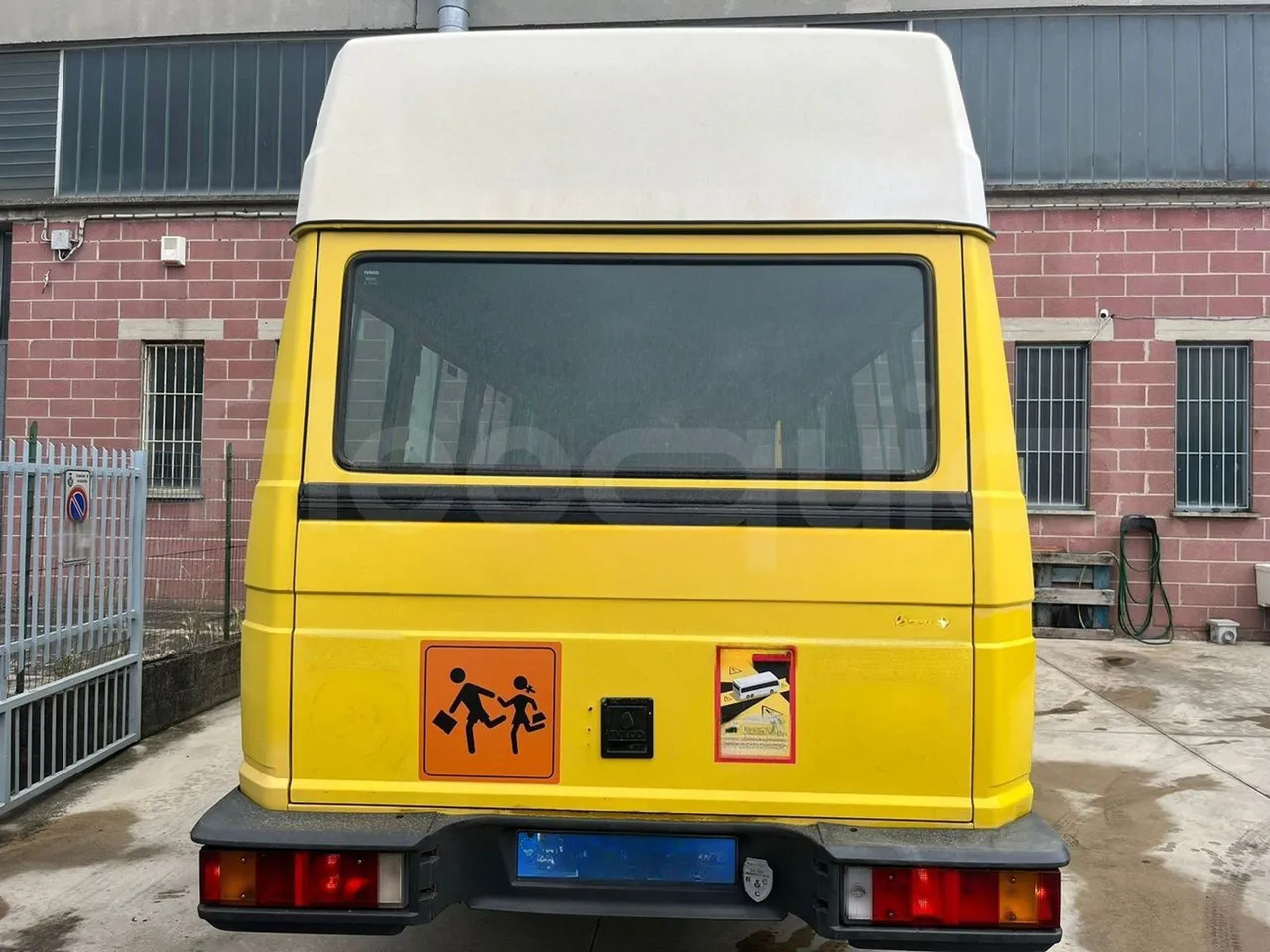 Iveco A45E10 - 스쿨버스 : 사진 4 Iveco A45E10 - 스쿨버스 : 사진 4