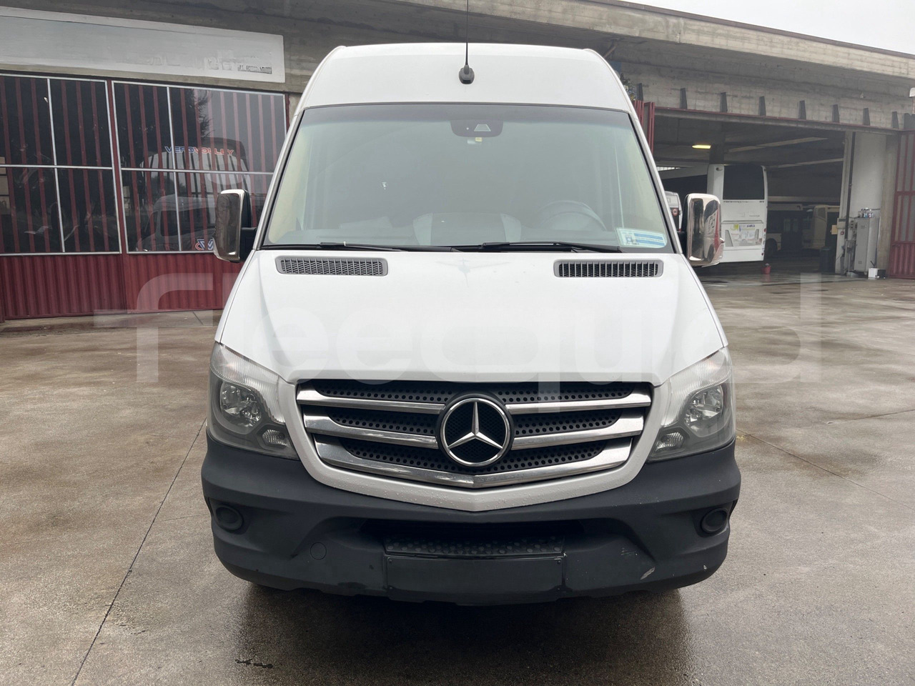 Mercedes-Benz Sprinter - 대형 버스 : 사진 2 Mercedes-Benz Sprinter - 대형 버스 : 사진 2