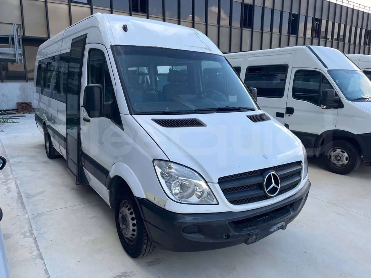 Mercedes-Benz Sprinter - 대형 버스 : 사진 1 Mercedes-Benz Sprinter - 대형 버스 : 사진 1