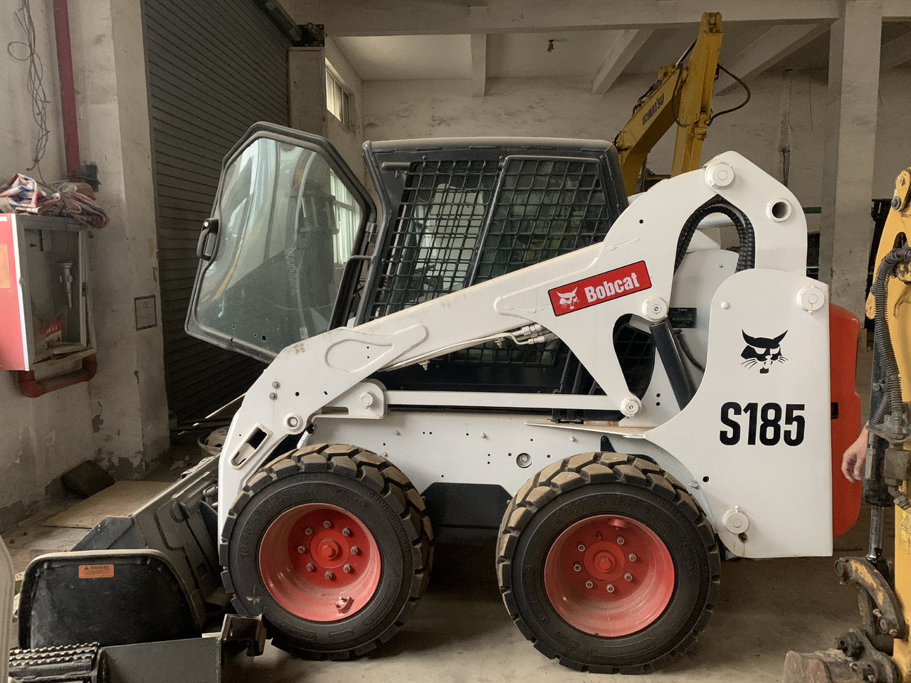 BOBCAT S185 - 스키드 스티어 로더 : 사진 1 BOBCAT S185 - 스키드 스티어 로더 : 사진 1