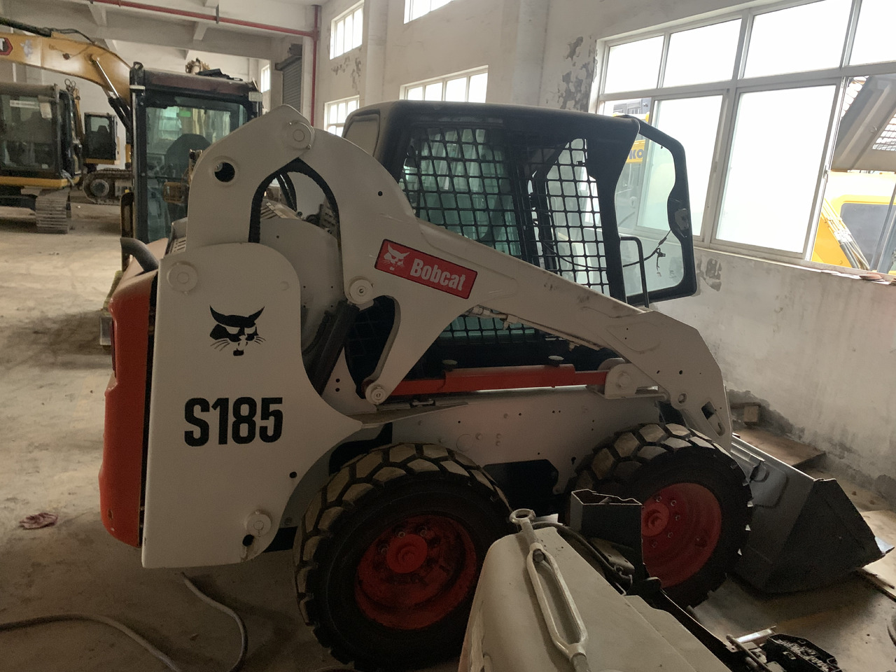 BOBCAT S185 - 스키드 스티어 로더 : 사진 5 BOBCAT S185 - 스키드 스티어 로더 : 사진 5