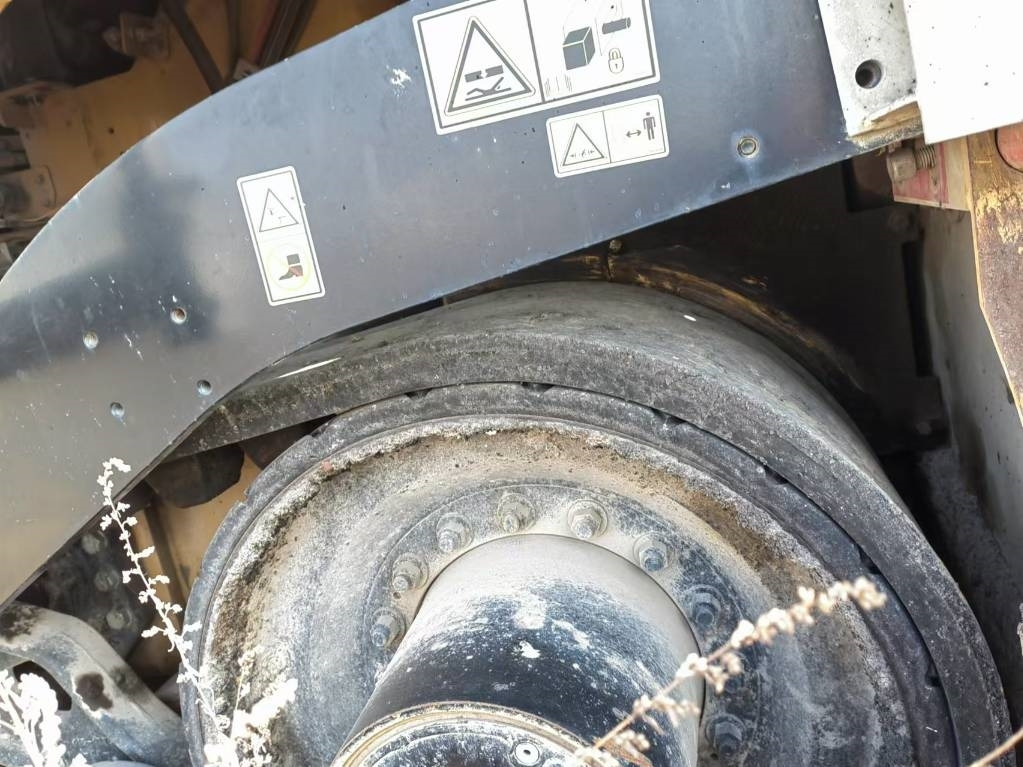 CATERPILLAR AP655F - 아스팔트 포장기 : 사진 3 CATERPILLAR AP655F - 아스팔트 포장기 : 사진 3