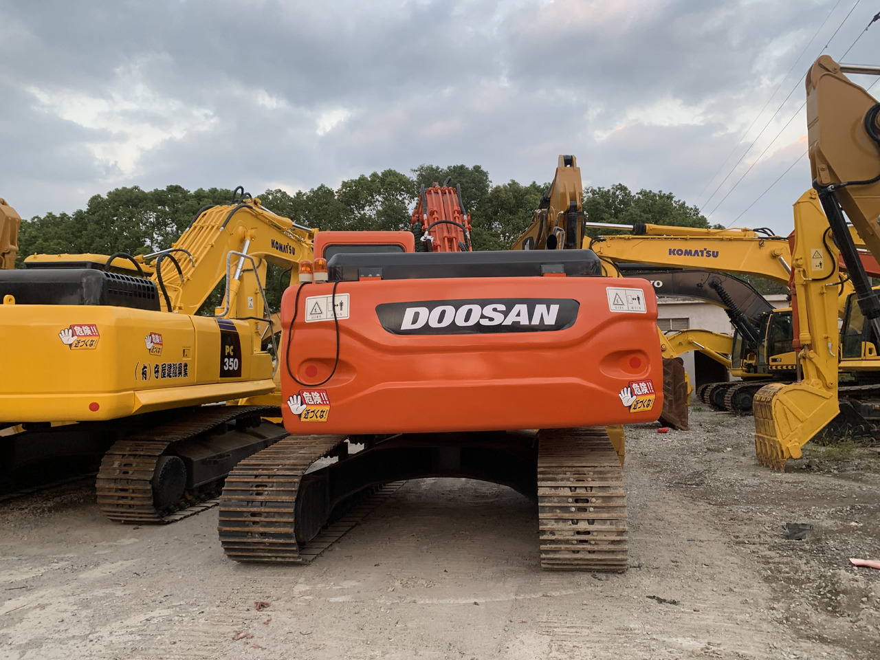 DOOSAN DX225LC - 휠 굴삭기 : 사진 1 DOOSAN DX225LC - 휠 굴삭기 : 사진 1