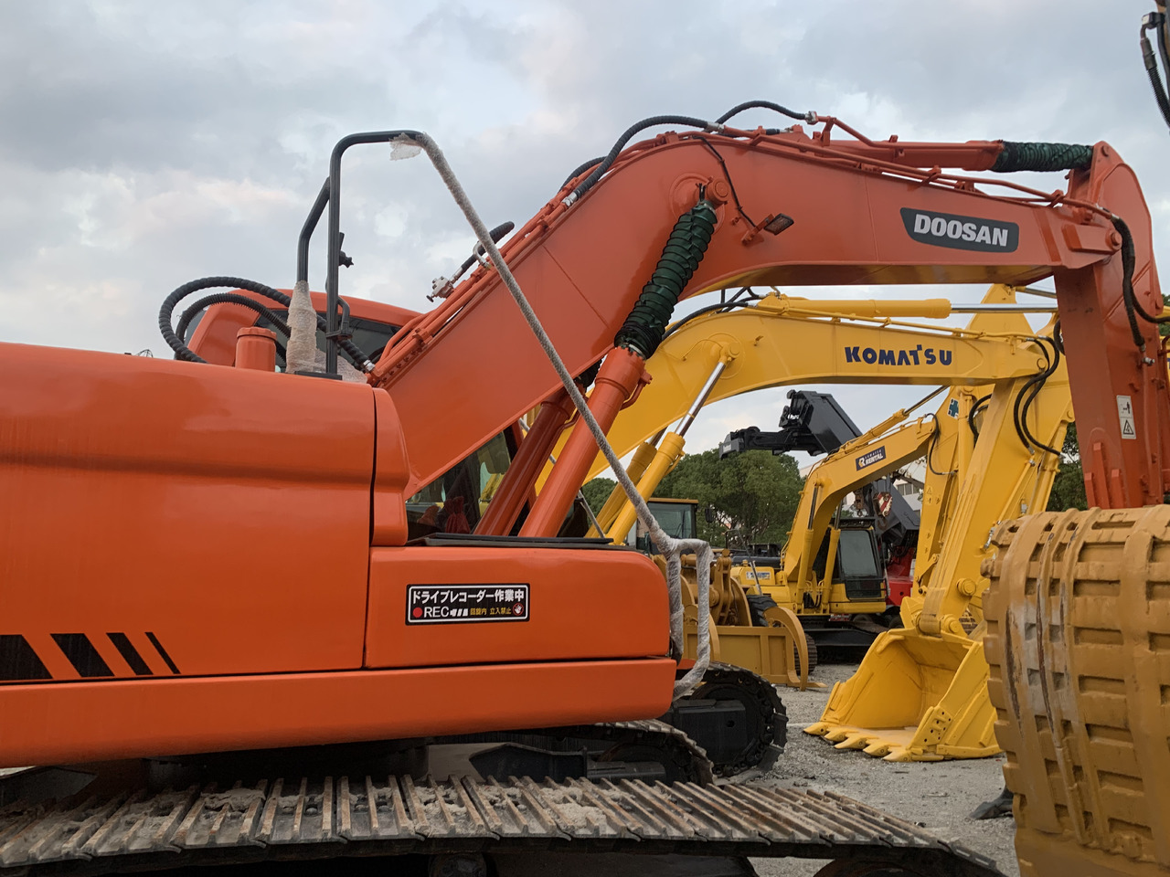 DOOSAN DX225LC - 휠 굴삭기 : 사진 2 DOOSAN DX225LC - 휠 굴삭기 : 사진 2
