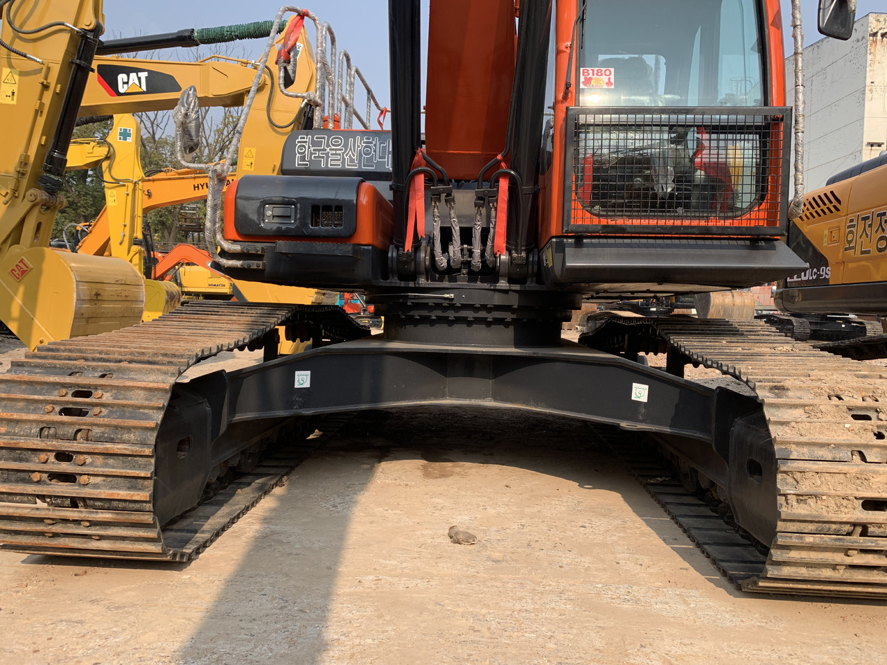 DOOSAN DX300LC-9C - 휠 굴삭기 : 사진 4 DOOSAN DX300LC-9C - 휠 굴삭기 : 사진 4