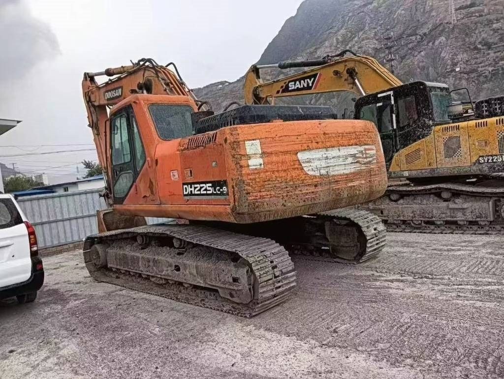 Doosan DX 225 - 크롤러 굴삭기 : 사진 1 Doosan DX 225 - 크롤러 굴삭기 : 사진 1