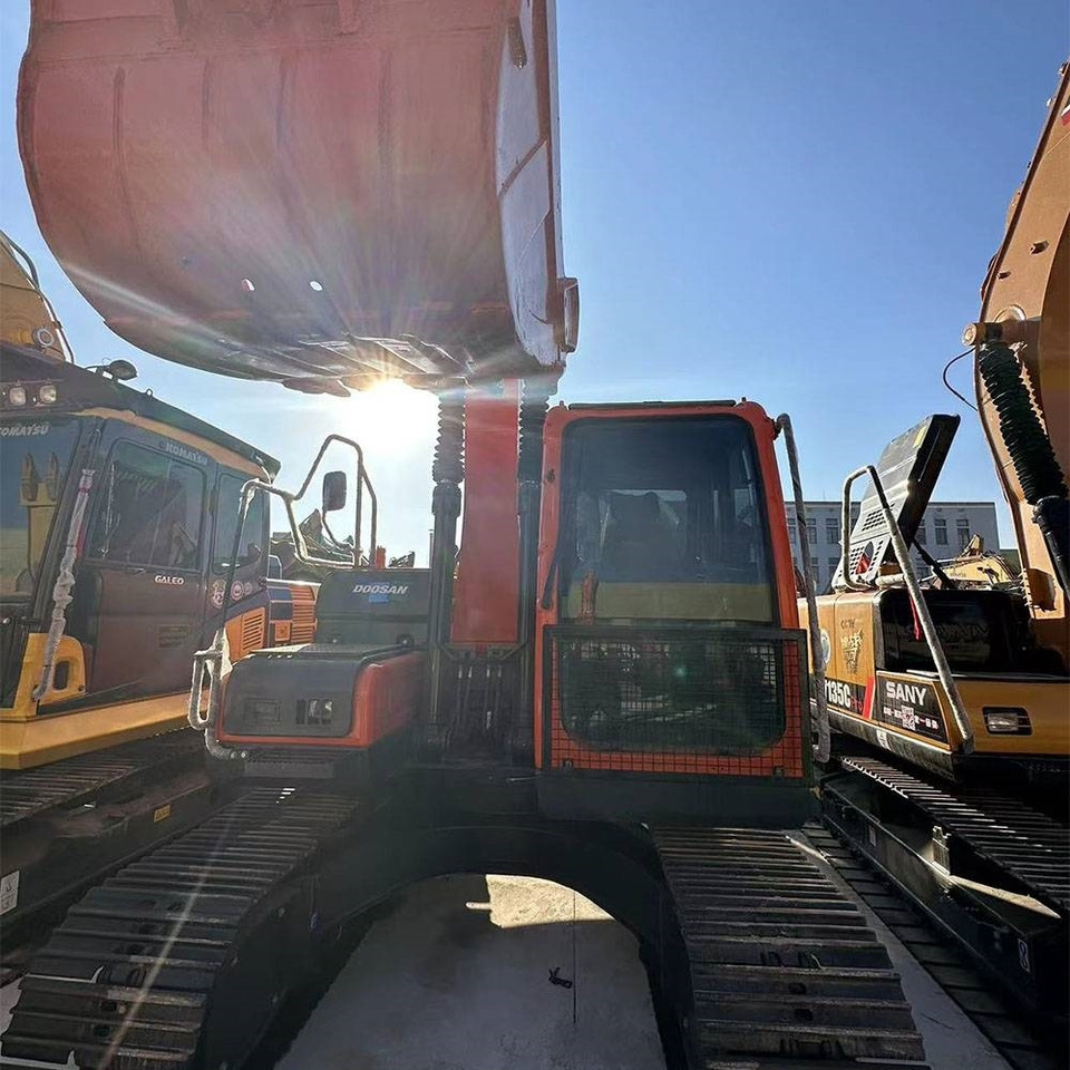 Doosan DX150LC-9C - 크롤러 굴삭기 : 사진 2 Doosan DX150LC-9C - 크롤러 굴삭기 : 사진 2