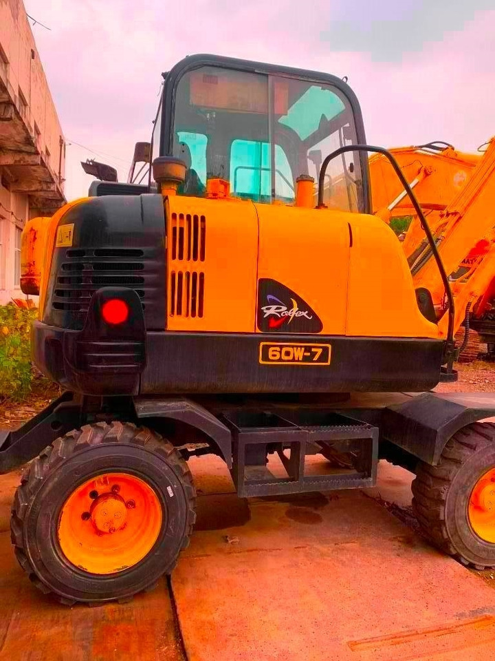 Hyundai Robex 60 W-7 - 휠 굴삭기 : 사진 3 Hyundai Robex 60 W-7 - 휠 굴삭기 : 사진 3