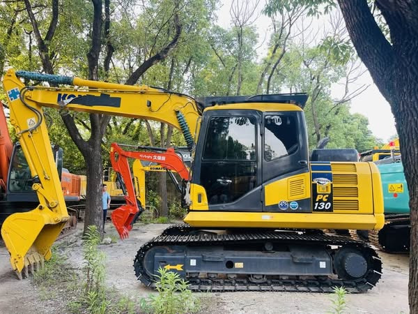 Komatsu PC130-8 - 미니 굴삭기 : 사진 1 Komatsu PC130-8 - 미니 굴삭기 : 사진 1