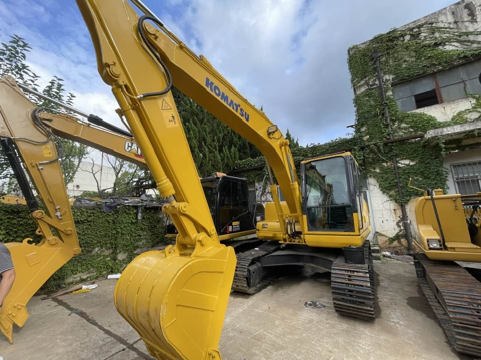 Komatsu PC130 - 미니 굴삭기 : 사진 1 Komatsu PC130 - 미니 굴삭기 : 사진 1
