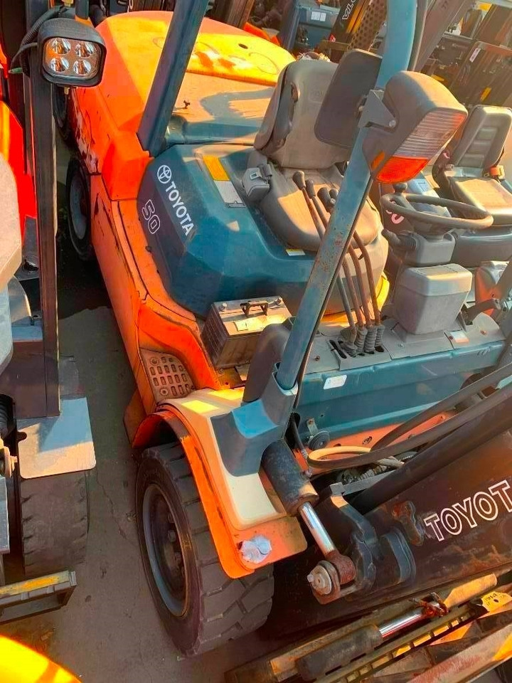Toyota 7 FDA 50 - 디젤 지게차 : 사진 1 Toyota 7 FDA 50 - 디젤 지게차 : 사진 1