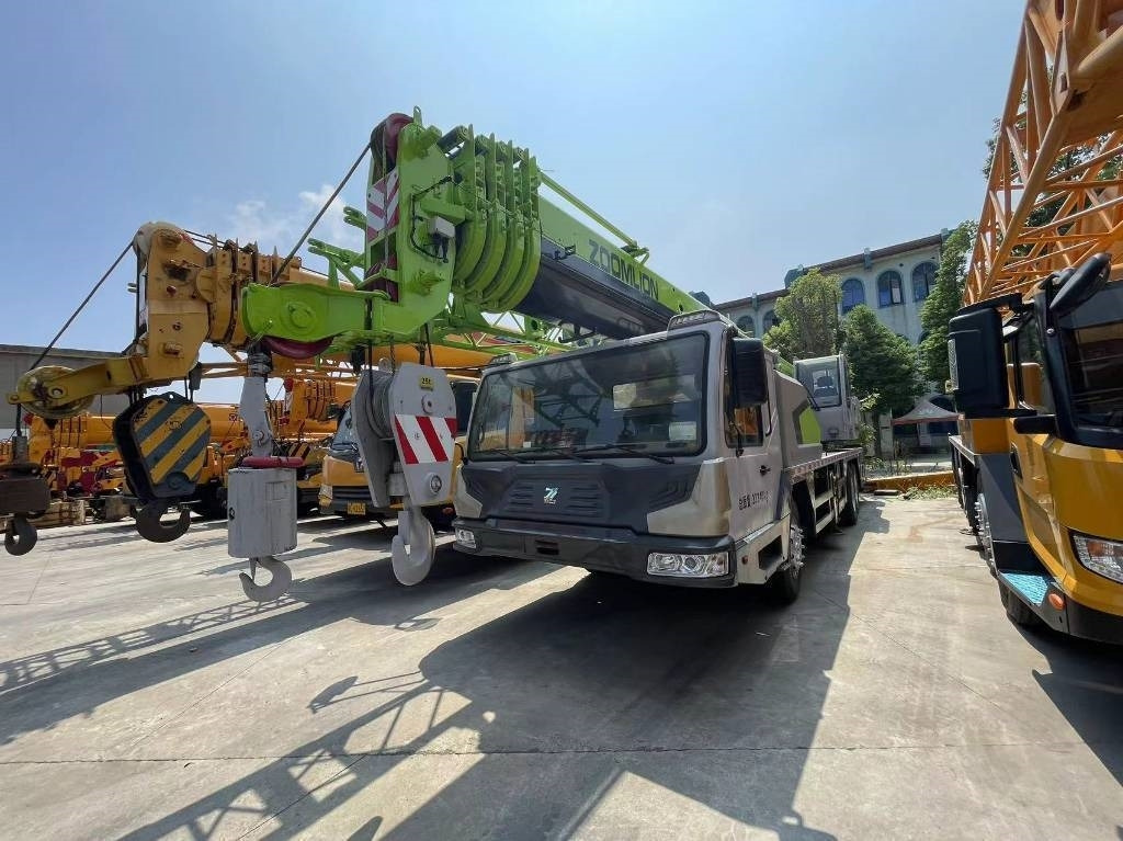 Zoomlion ZTC251V - 모바일 크레인 : 사진 1 Zoomlion ZTC251V - 모바일 크레인 : 사진 1