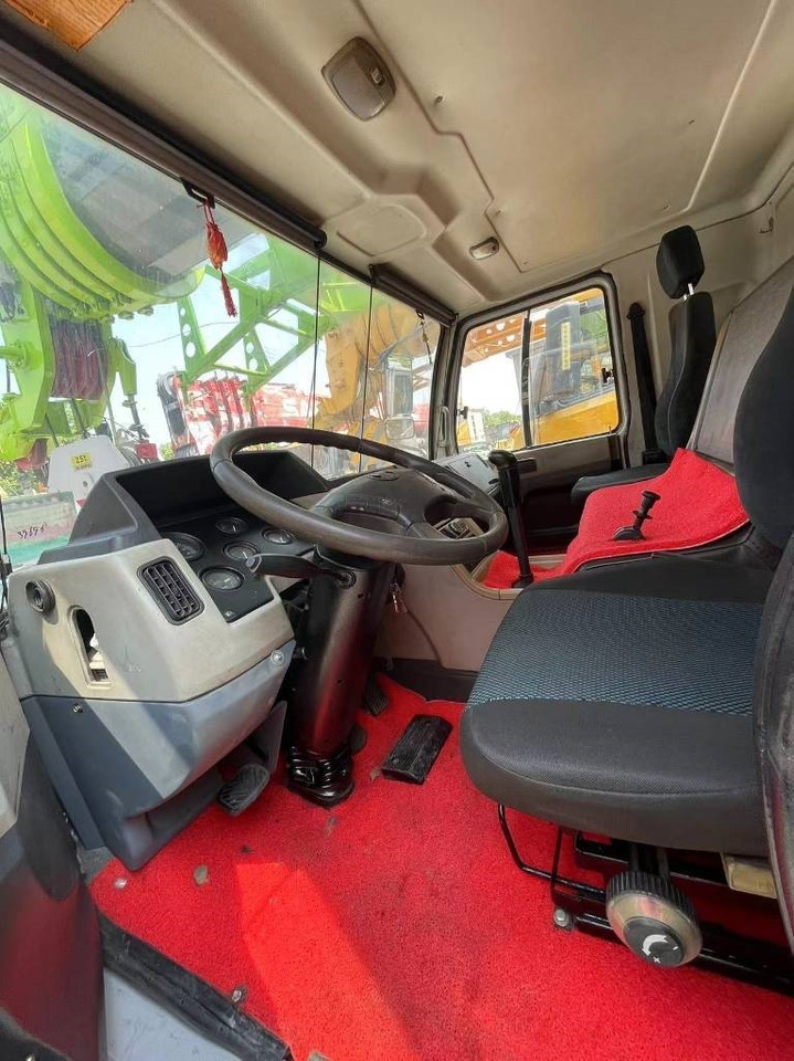 Zoomlion ZTC251V - 모바일 크레인 : 사진 4 Zoomlion ZTC251V - 모바일 크레인 : 사진 4