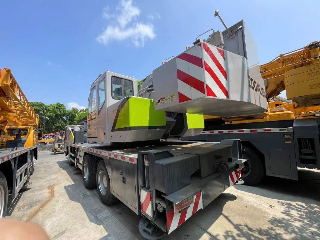 Zoomlion ZTC251V - 모바일 크레인 : 사진 3 Zoomlion ZTC251V - 모바일 크레인 : 사진 3