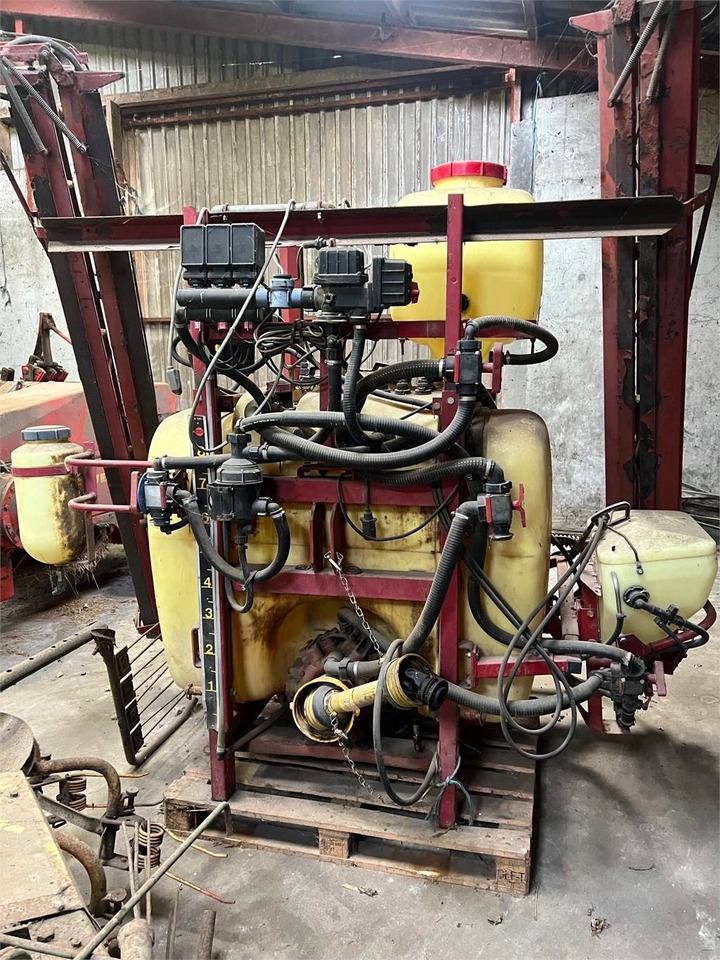 Hardi 800 L MED 12 BOM - 트랙터 탑재 스프레이 : 사진 1 Hardi 800 L MED 12 BOM - 트랙터 탑재 스프레이 : 사진 1
