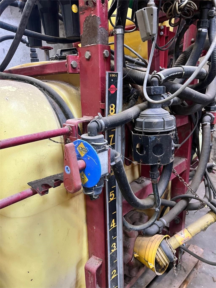 Hardi 800 L MED 12 BOM - 트랙터 탑재 스프레이 : 사진 4 Hardi 800 L MED 12 BOM - 트랙터 탑재 스프레이 : 사진 4