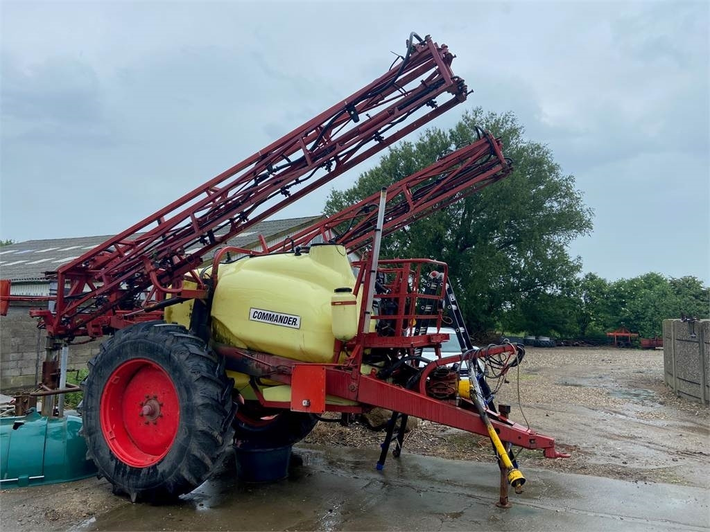 Hardi COMANDER 2800 L 24 M - 견인 스프레이 : 사진 2 Hardi COMANDER 2800 L 24 M - 견인 스프레이 : 사진 2