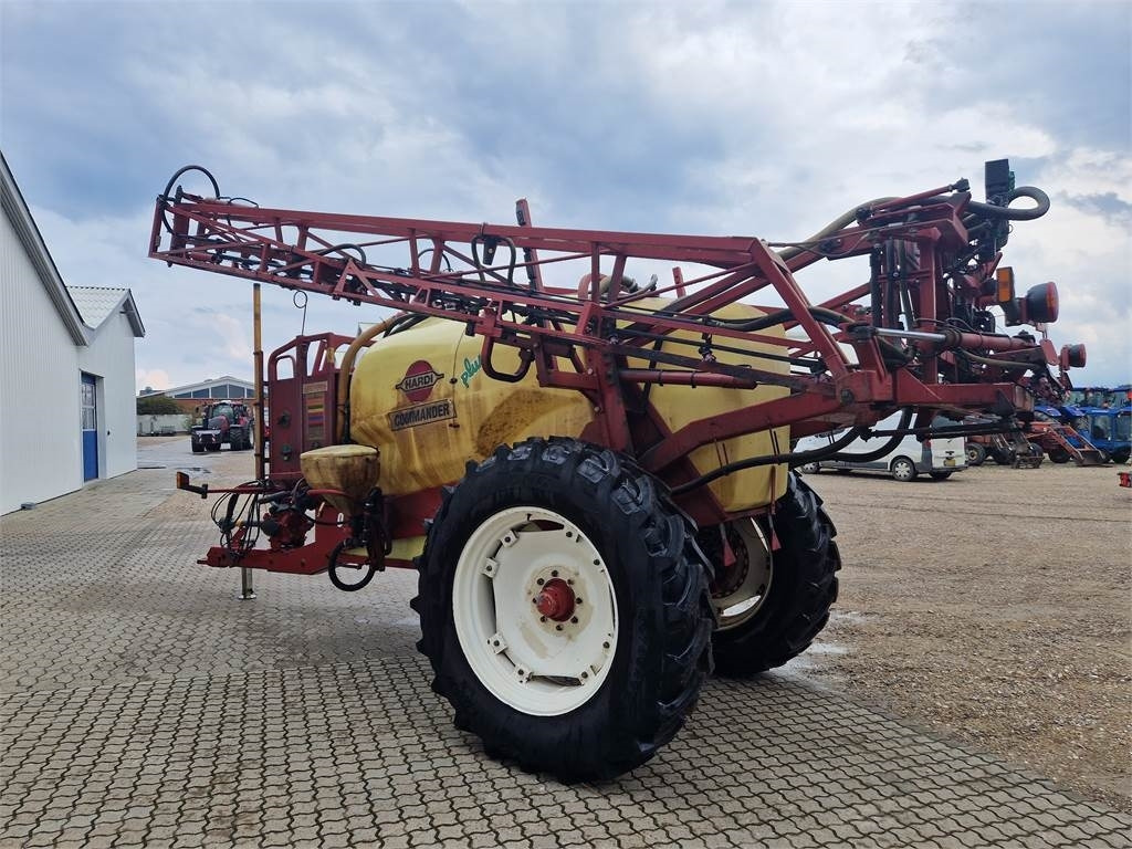 Hardi COMMANDER 4200L - 견인 스프레이 : 사진 3 Hardi COMMANDER 4200L - 견인 스프레이 : 사진 3