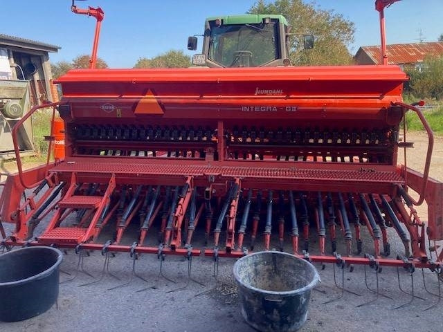 Kuhn HR4004/INTEGRA - 콤바인 : 사진 2 Kuhn HR4004/INTEGRA - 콤바인 : 사진 2