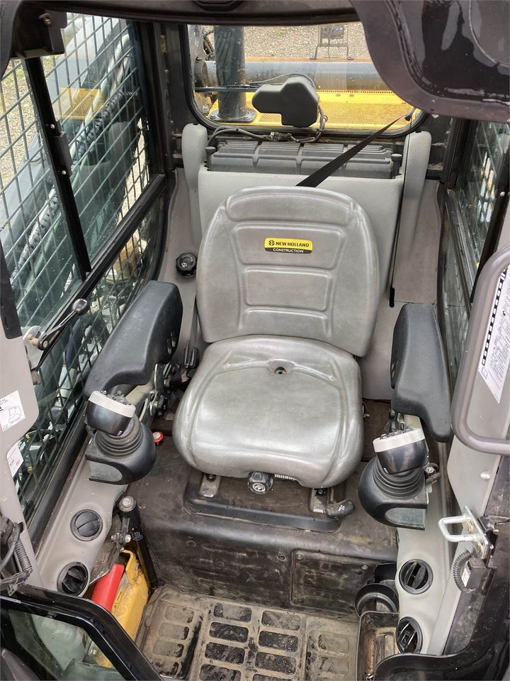 New Holland C 238 LOADER - 소형 트랙 로더 : 사진 5 New Holland C 238 LOADER - 소형 트랙 로더 : 사진 5