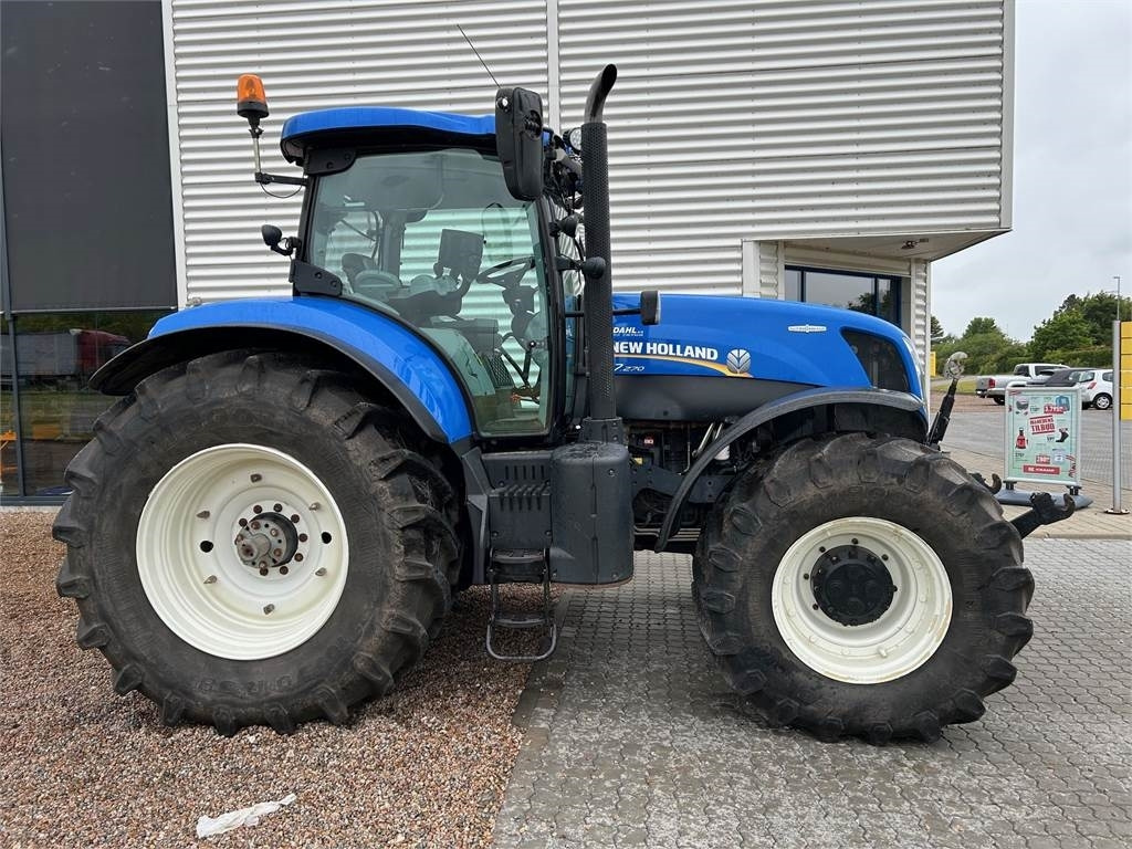 New Holland T7.270AC KEY - 장궤형 트랙터 : 사진 2 New Holland T7.270AC KEY - 장궤형 트랙터 : 사진 2