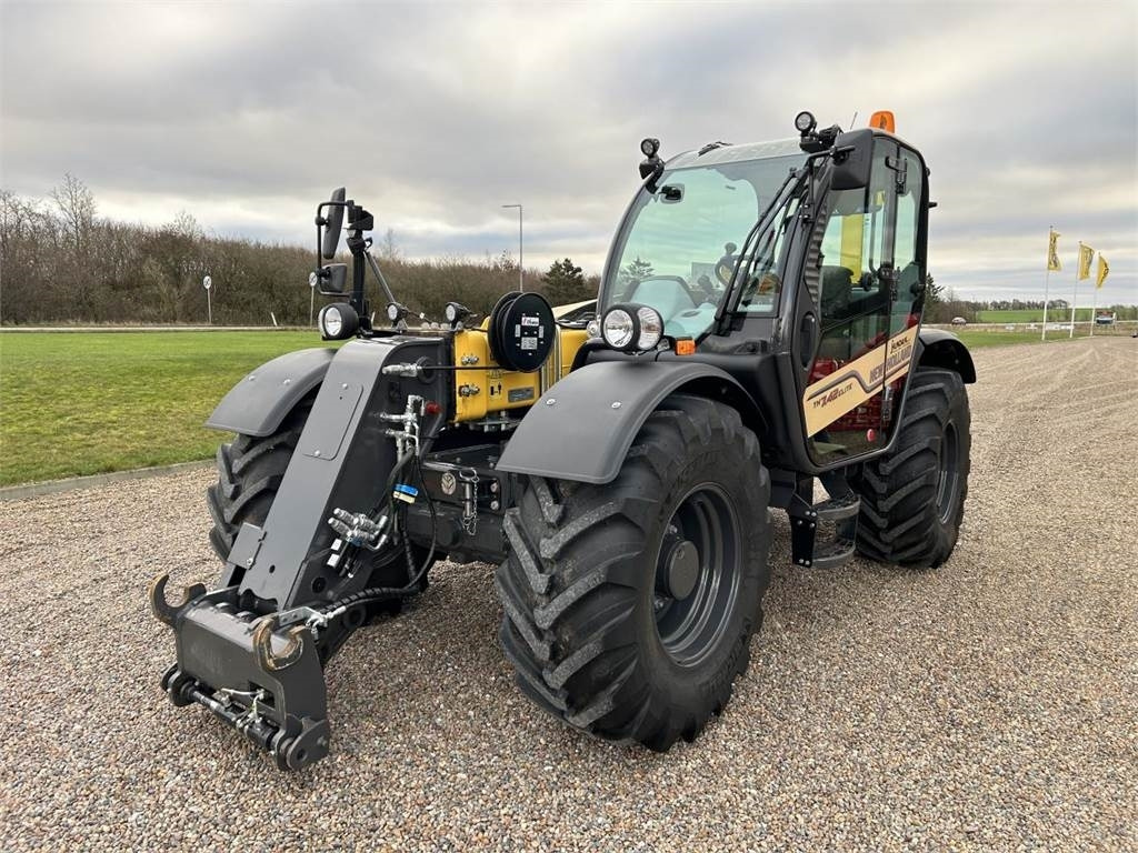 New Holland TH7.42-145HP NEW - 텔레스코픽 핸들러 : 사진 4 New Holland TH7.42-145HP NEW - 텔레스코픽 핸들러 : 사진 4