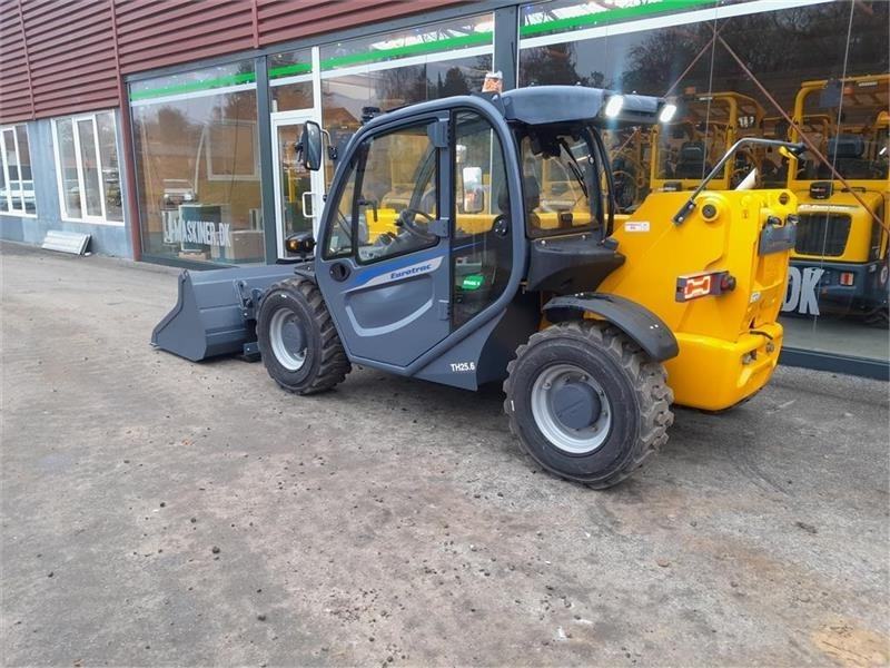 - - - EUROTRAC TH25.6 FABRIKS NY - 텔레스코픽 핸들러 : 사진 3 - - - EUROTRAC TH25.6 FABRIKS NY - 텔레스코픽 핸들러 : 사진 3