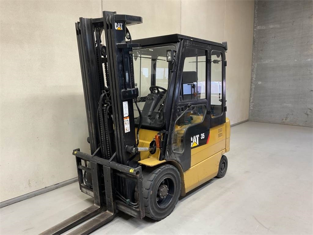 CAT EP35K-PAC - 전기 지게차 : 사진 4 CAT EP35K-PAC - 전기 지게차 : 사진 4