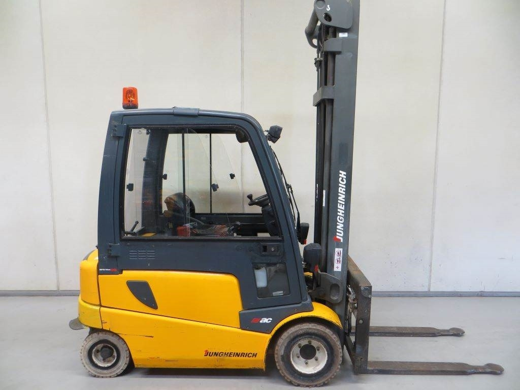 Jungheinrich EFG-VAC 30 - 전기 지게차 : 사진 1 Jungheinrich EFG-VAC 30 - 전기 지게차 : 사진 1